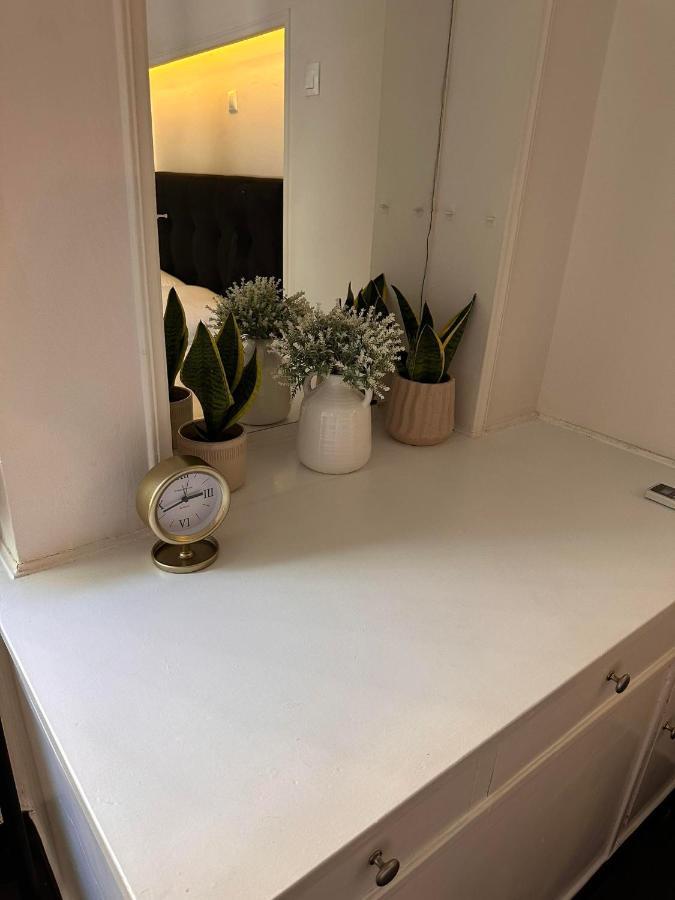 Check Point - Parthenon Apartment Athena Bagian luar foto