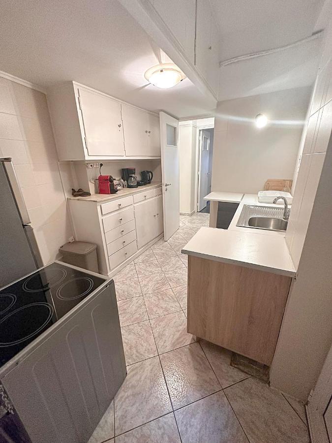 Check Point - Parthenon Apartment Athena Bagian luar foto
